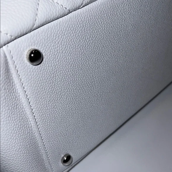 ❤️NWT CHANEL GRAND SHOPPING BAG IN CAVIAR WHITE LEATHER WITH SILVER HARDWARE - Picture 8 of 17